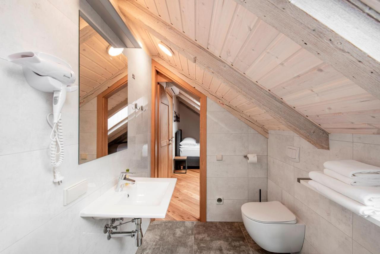 Small Attic Rooms In Kaunas Old Town Exterior photo