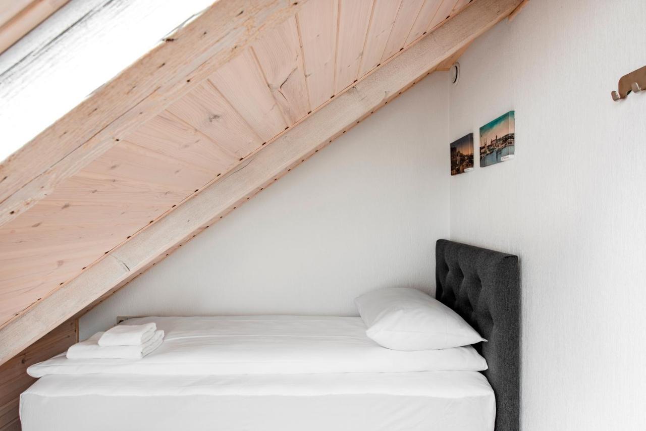 Small Attic Rooms In Kaunas Old Town Exterior photo